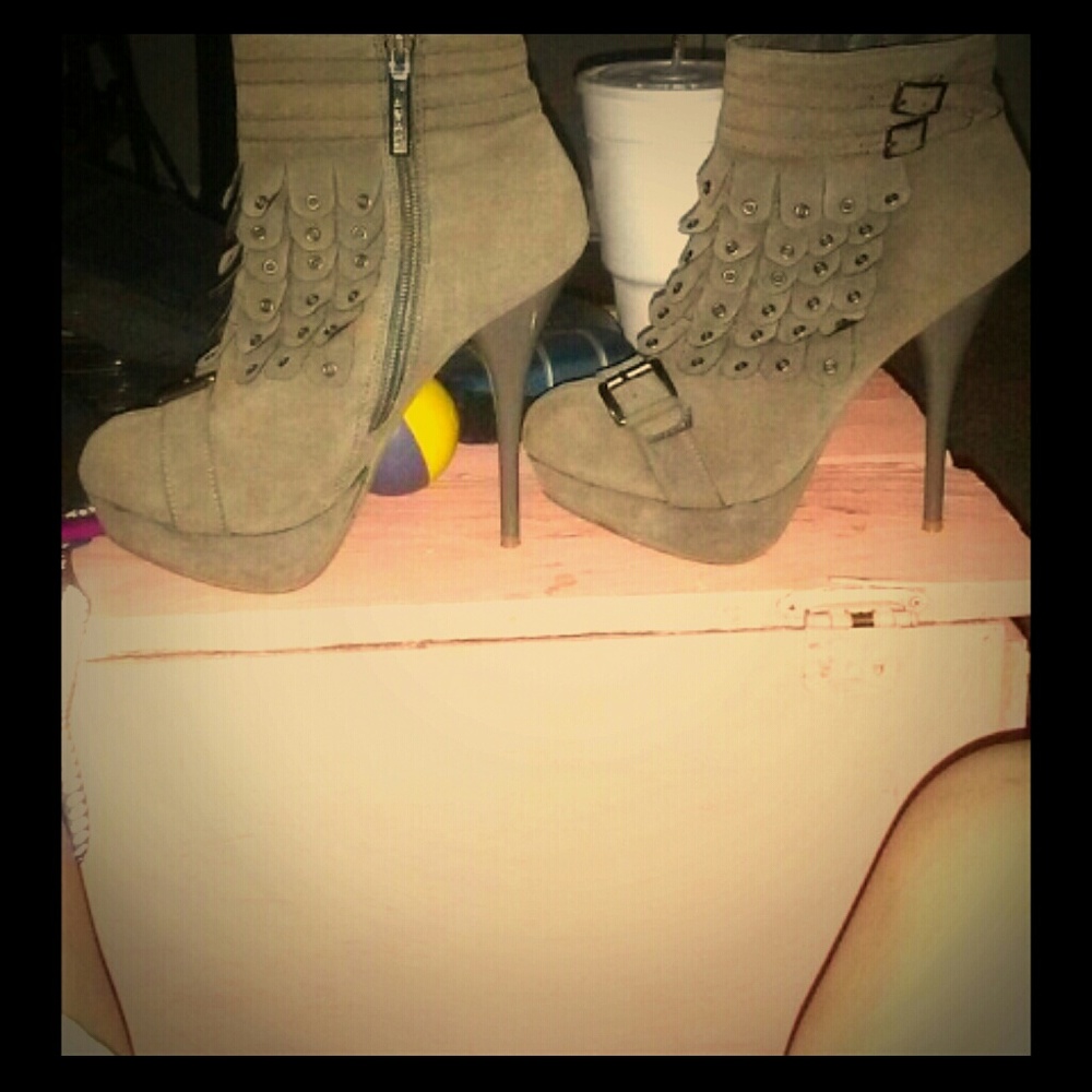 Size 9 shiakh heels